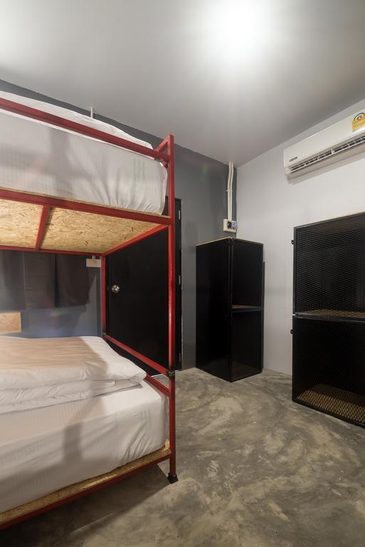 Bed Hostel Phuket Room photo