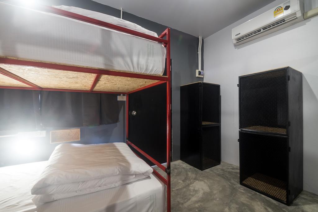 Bed Hostel Phuket Room photo